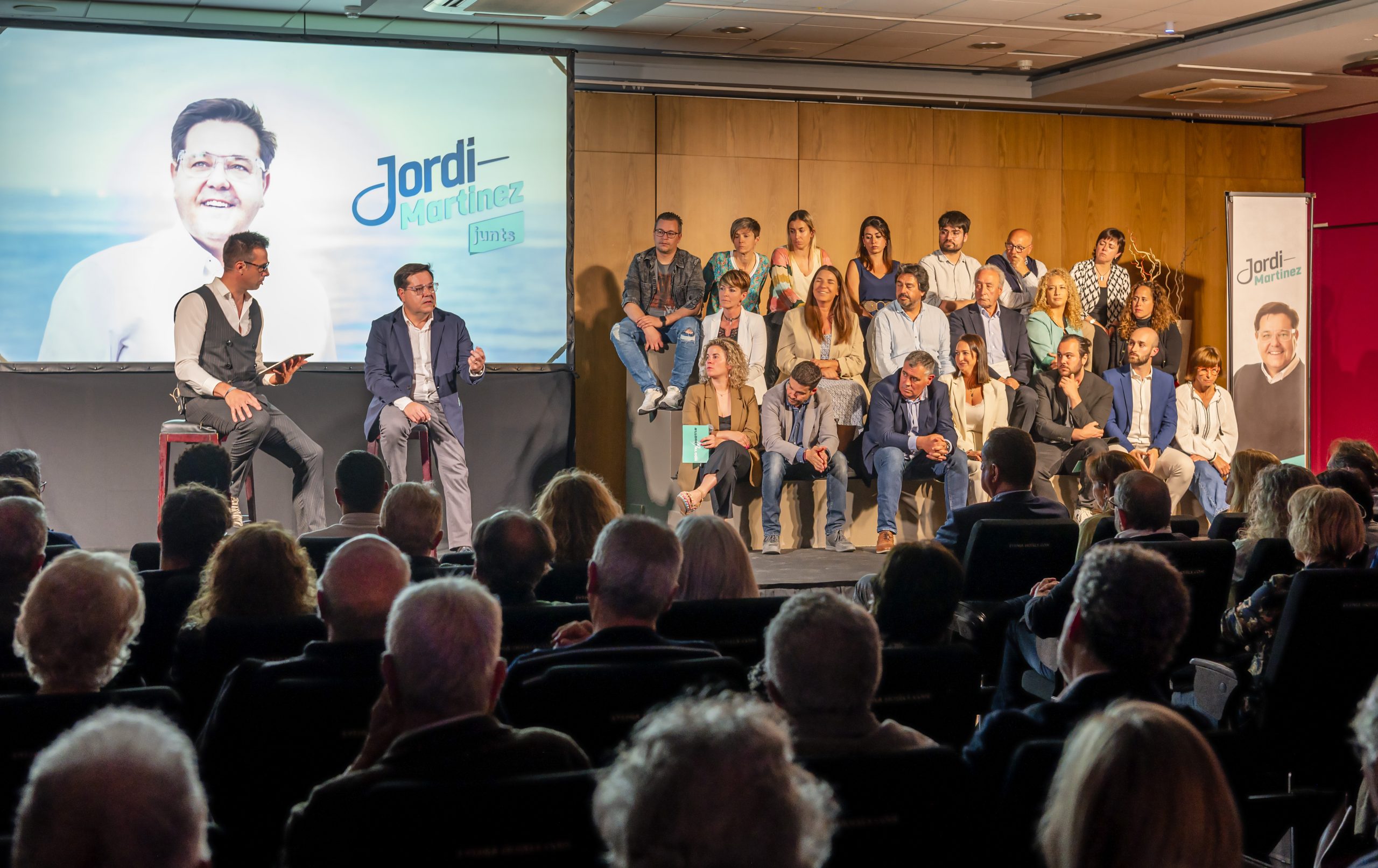 500 persones acompanyen Jordi Martinez en la presentació de la llista de Junts x Cat a les eleccions que venen a LLoret de Mar